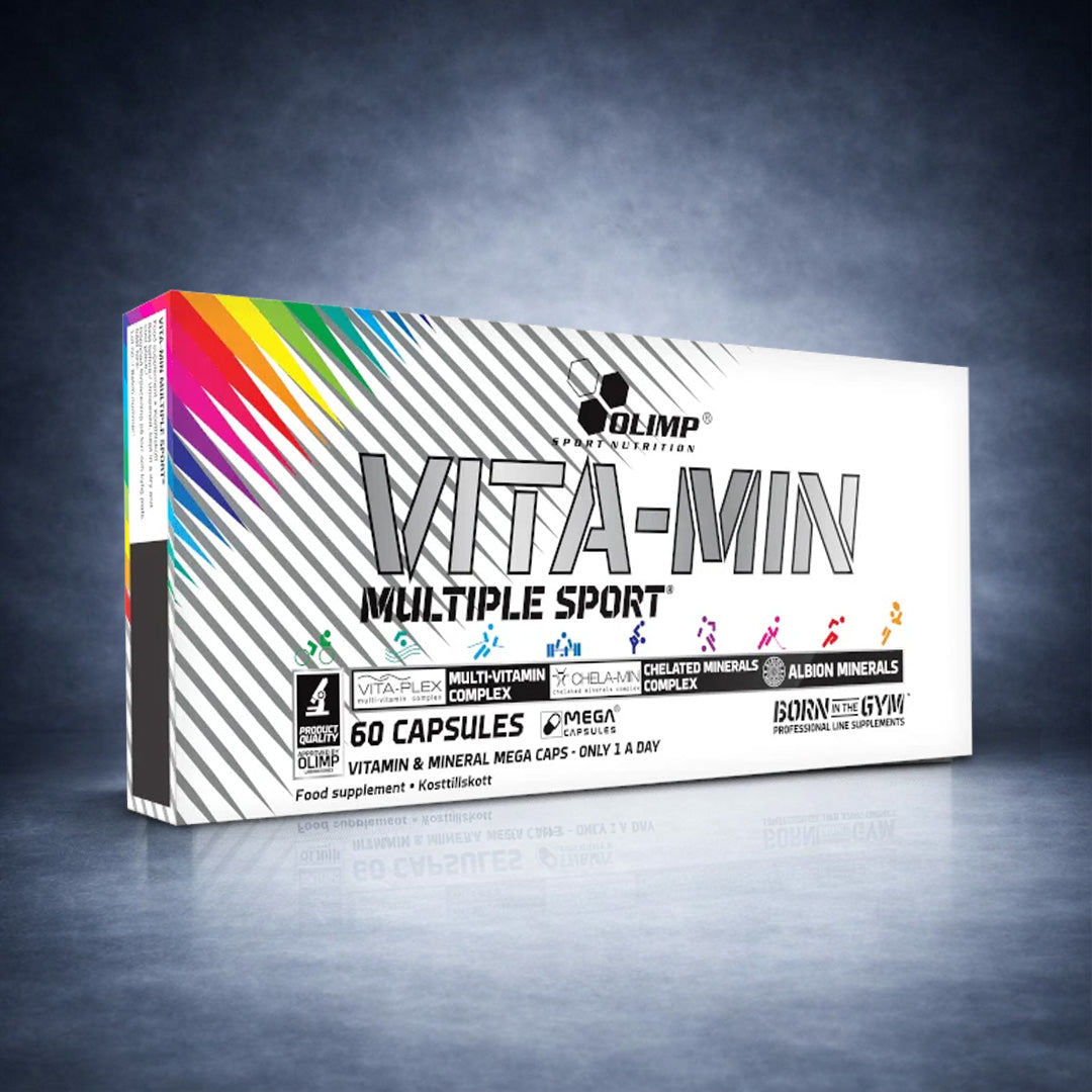 Boîte Vita‑Min Multiple Sport Olimp Nutrition 60 capsules posée sur fond studio gris dégradé premium, visuel e‑commerce santé, énergie et performance sportive.
